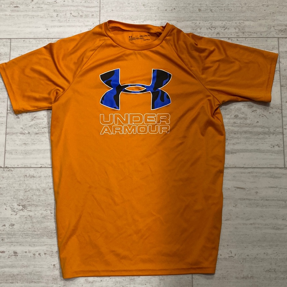Orange under armour boys shirt XL